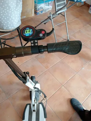 Patín Eléctrico Blanco y Negro