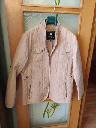 Chaqueta acolchada beige vintage .