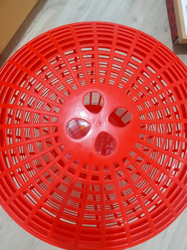 Cesto rojo para juguetes o ropa