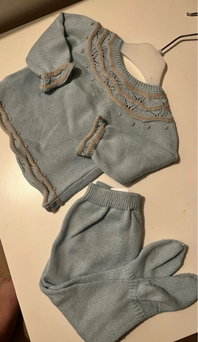 Conjunto punto bebé azul con detalles