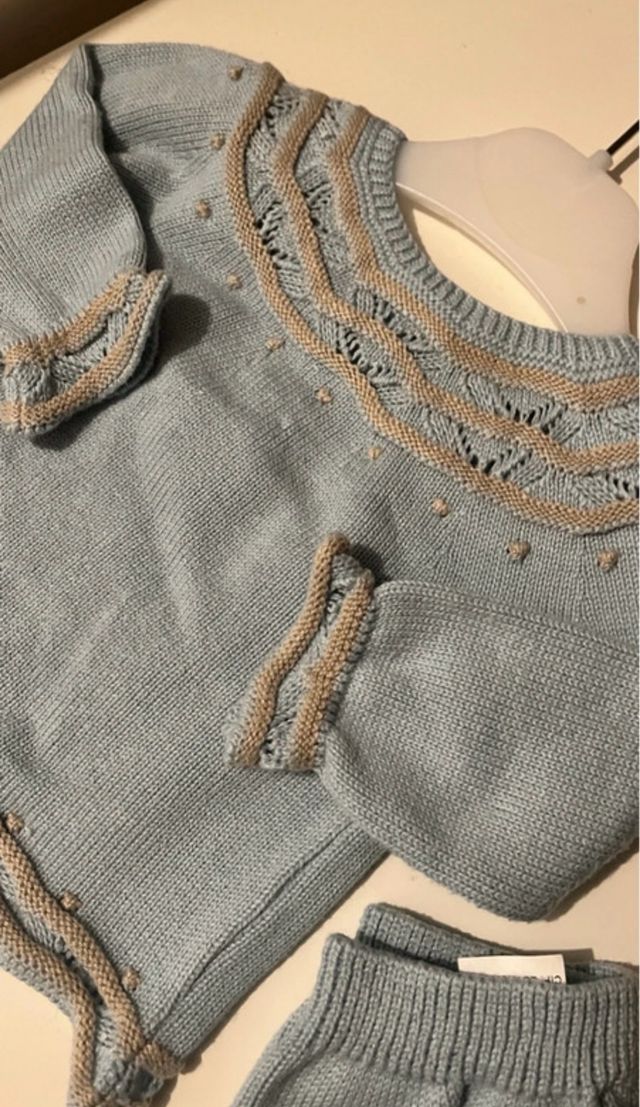 Conjunto punto bebé azul con detalles