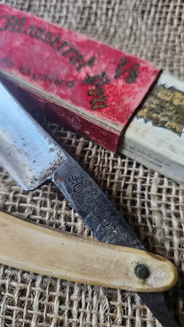 Navaja Barbero Filarmonica Medallon Taurino