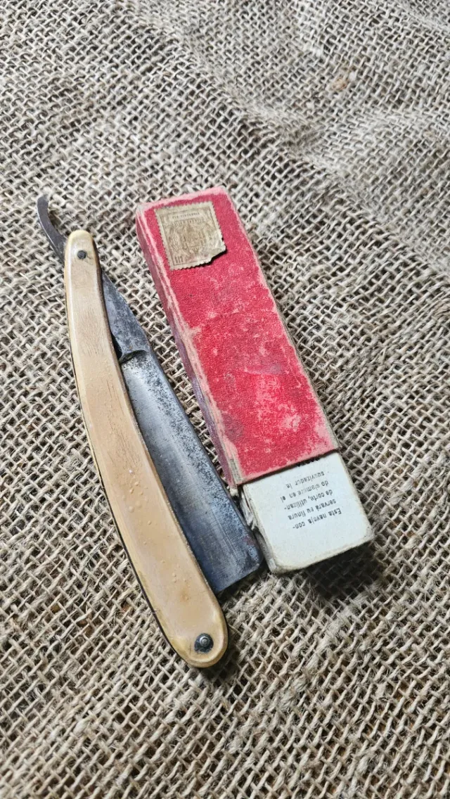 Navaja Barbero Filarmonica Medallon Taurino