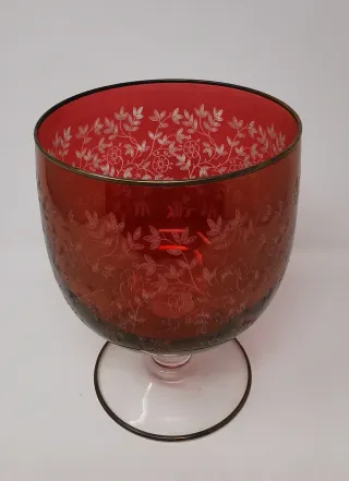 Coppa in vetro decorato rosso