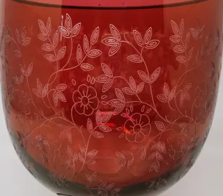 Coppa in vetro decorato rosso