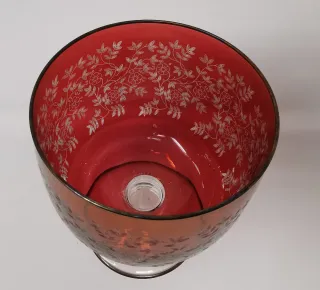 Coppa in vetro decorato rosso