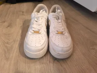 Nike Air Force 1 Doradas Talla 38