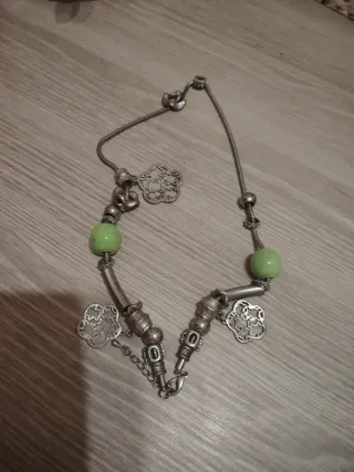 Collar con abalorios y charms