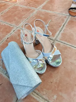 Zapatos de tacón plateados talla 39 + bolso plata
