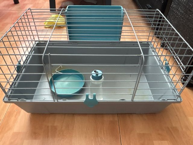 Jaula cobaya con plato y bebedero