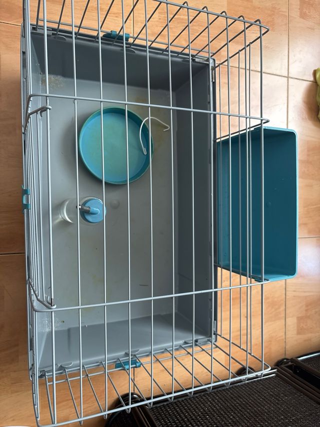 Jaula cobaya con plato y bebedero