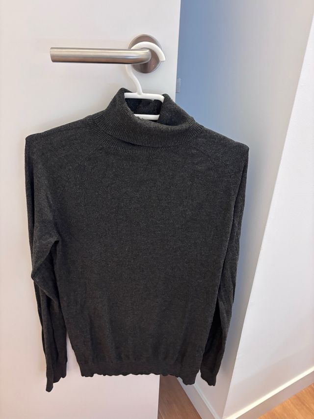 Jersey cuello alto gris