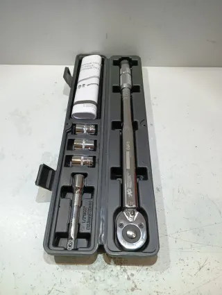 Llave Dinamométrica con Accesorios