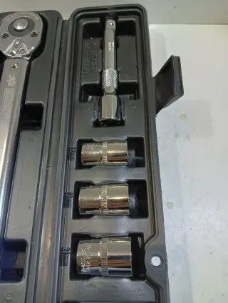 Llave Dinamométrica con Accesorios