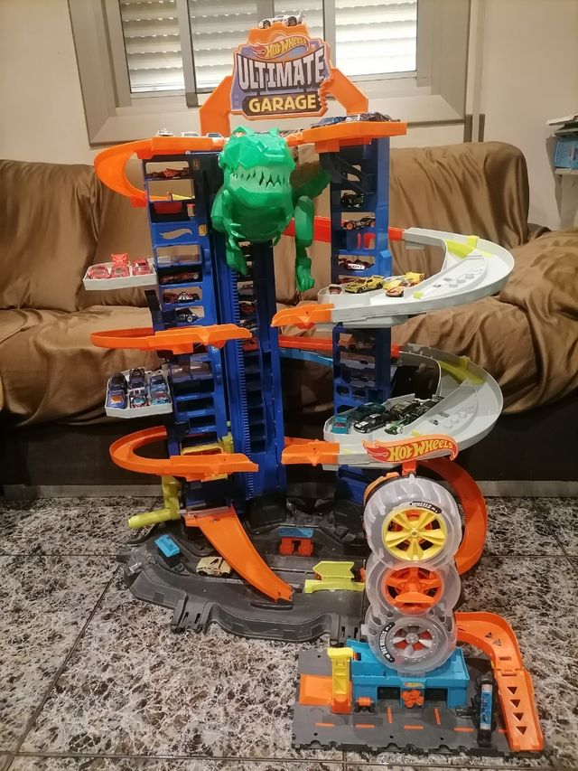 Parking hotwheels y tienda neumáticos