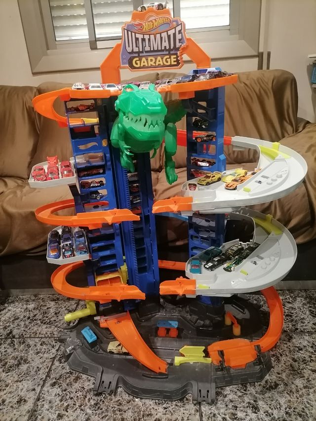 Parking hotwheels y tienda neumáticos