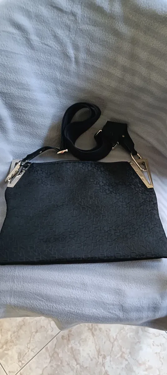 Bolso bandolera DKNY negro