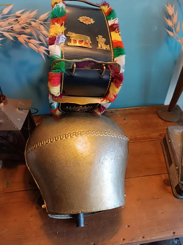 Cencerro Suizo Gigante de Hierro