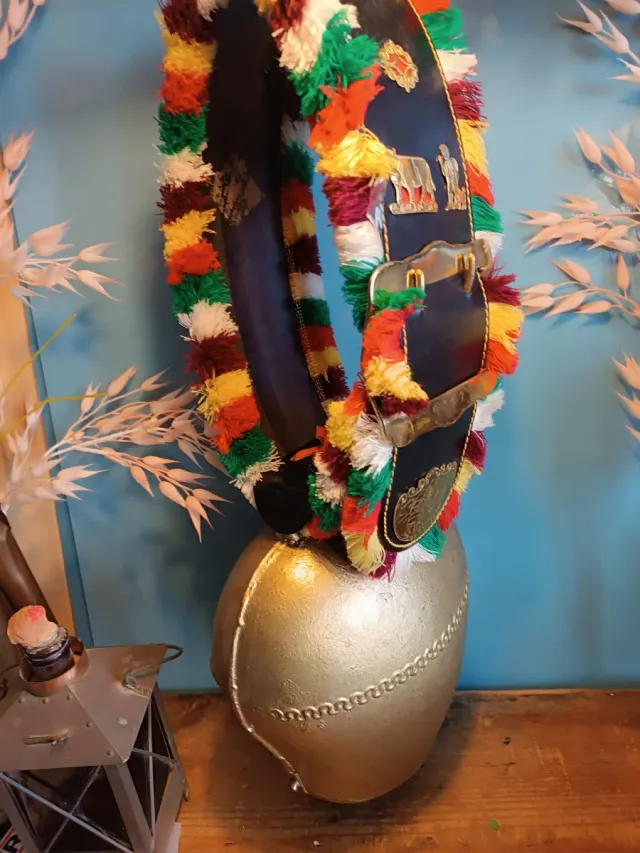 Cencerro Suizo Gigante de Hierro