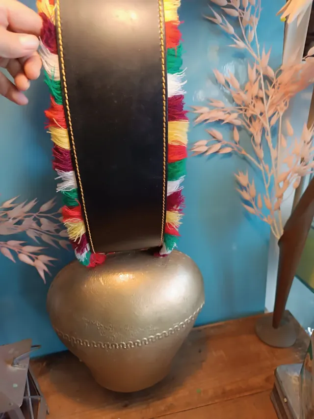 Cencerro Suizo Gigante de Hierro