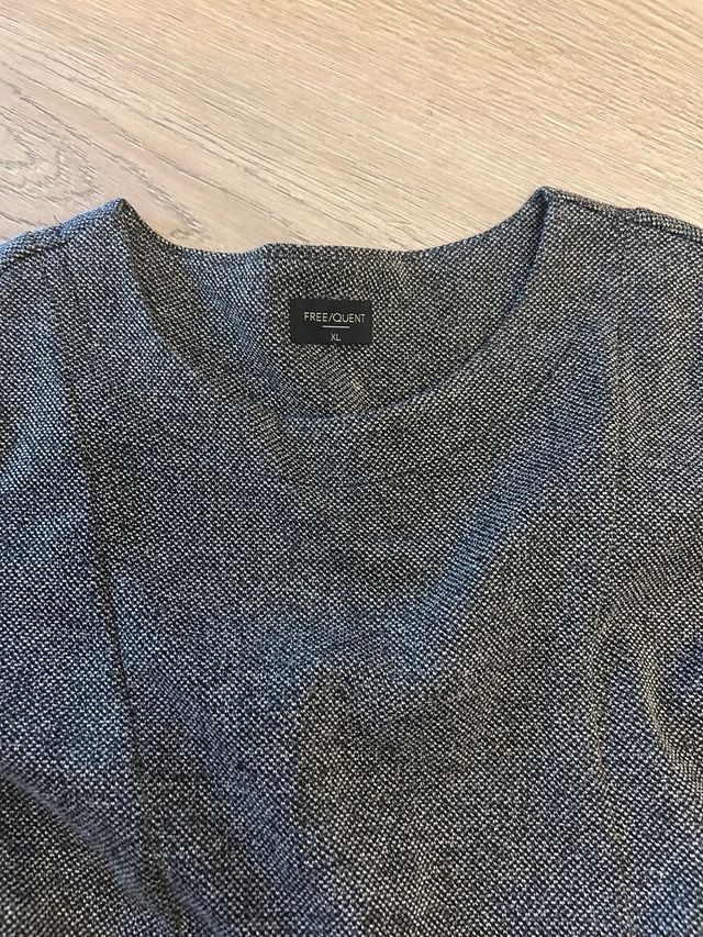 Vestido gris midi con cinturón