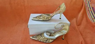 Zapatos de fiesta dorados sin estrenar