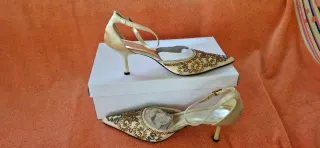 Zapatos de fiesta dorados sin estrenar