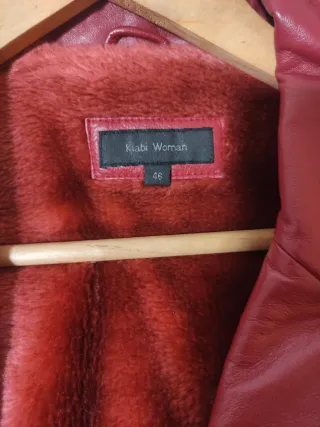 Cazadora de piel roja