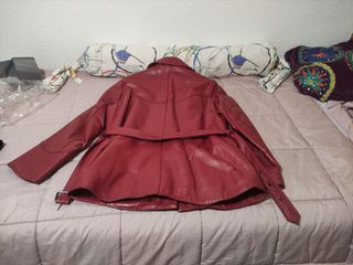 Cazadora de piel roja