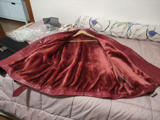 Cazadora de piel roja