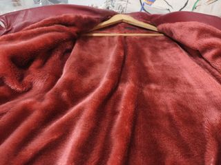 Cazadora de piel roja