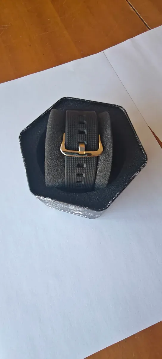 G-Shock Dorado y Negro