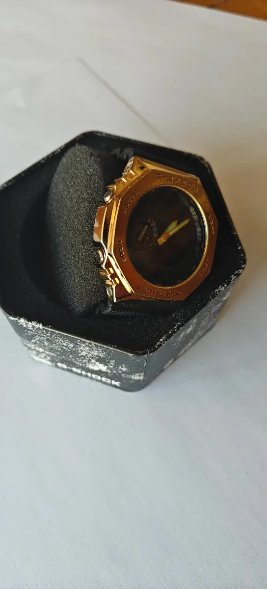 G-Shock Dorado y Negro