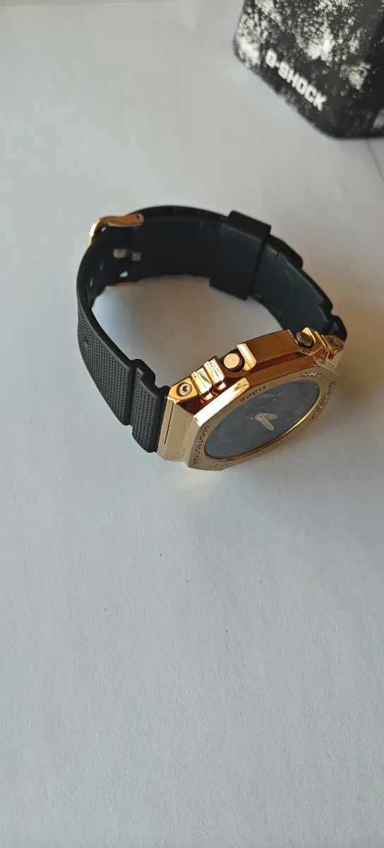 G-Shock Dorado y Negro