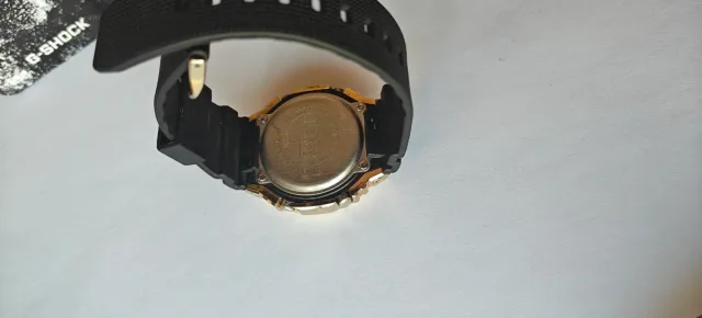 G-Shock Dorado y Negro