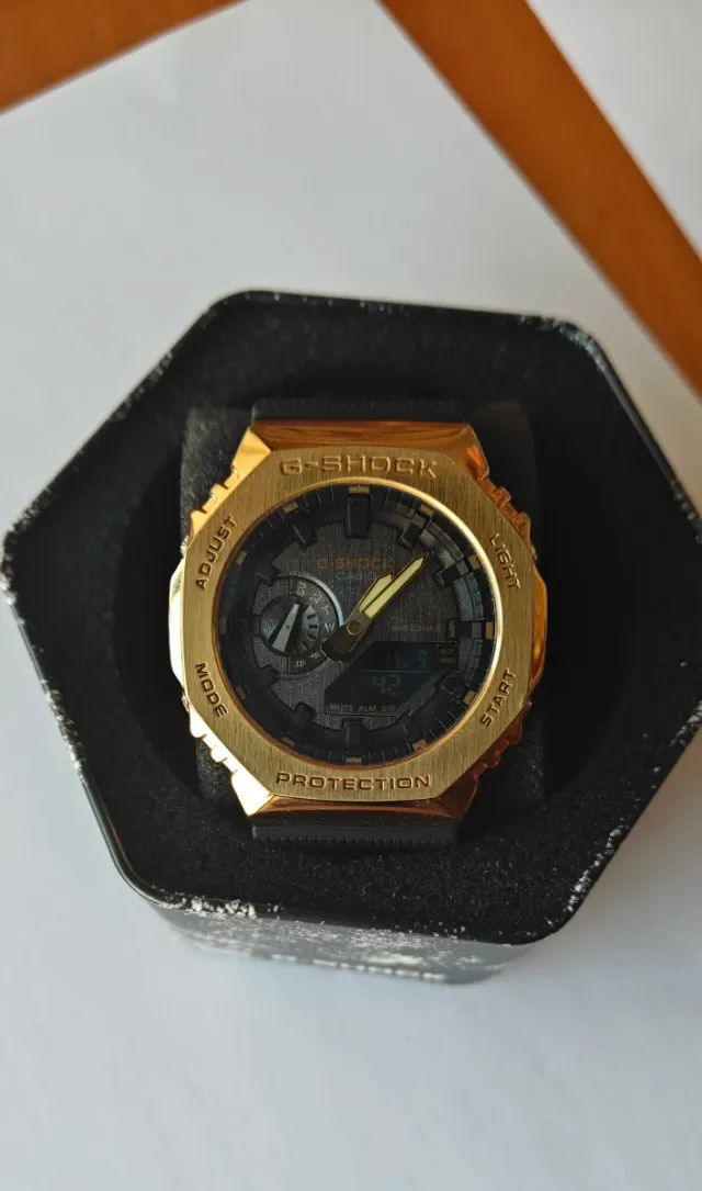 G-Shock Dorado y Negro