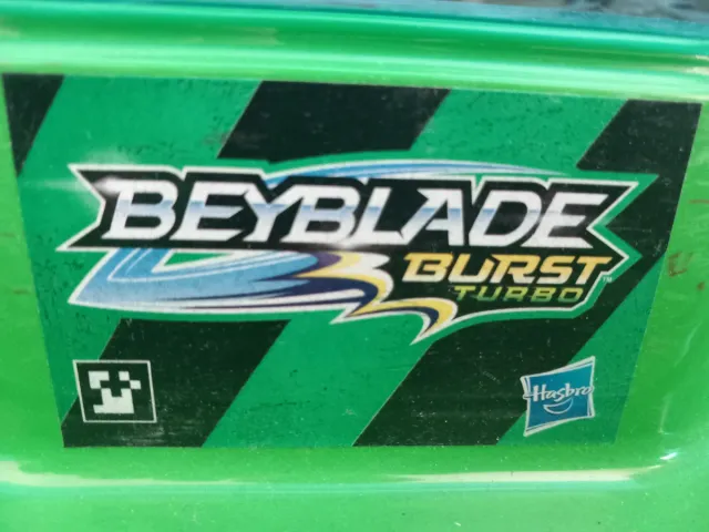 Beyblade Arena, peonzas y lanzadores