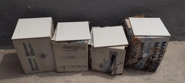 180 azulejos 20x20 blancos (6m² a 5€ el metro)