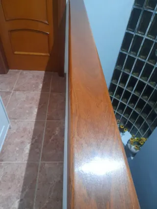 Barandilla y pasamanos de madera para escalera