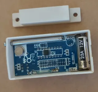 Detector Puerta Radiofrecuencia Homsecur a pilas.