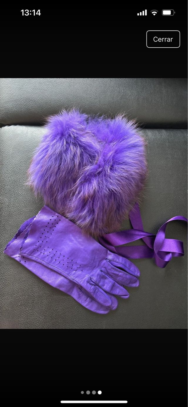 Cuello de pelo morado con lazo