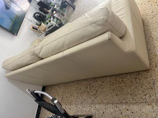 Sofá de piel beige 2 plazas