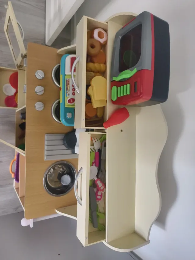 Cocinita infantil de madera