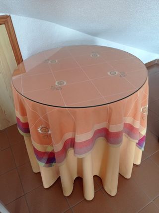 Mesa camilla redonda con cristal y lo mantel naran