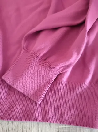 Jersey de algodón rosa cuello pico