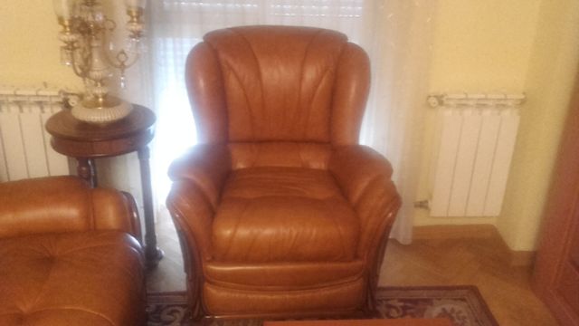 Sillón de piel marrón