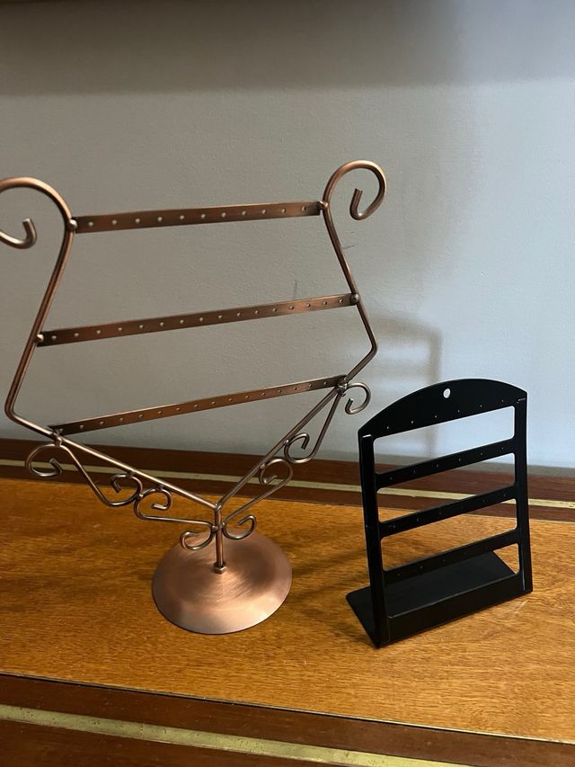 2 Porta orecchini metallo e plastica