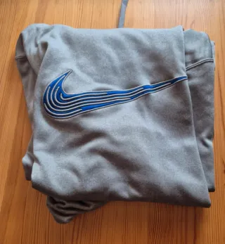 Sudadera Nike Gris con Logo Azul