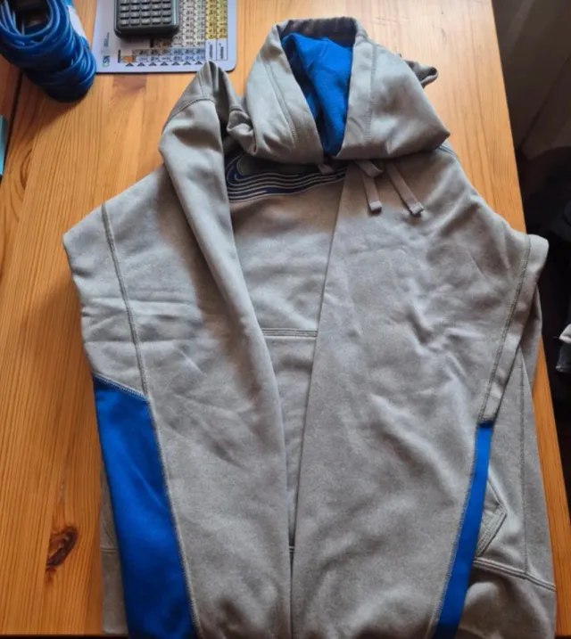 Sudadera Nike Gris con Logo Azul