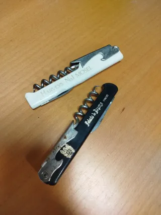 Lotto 2 antichi cavatappi Harveys e Palazzo di Arganda VINOS